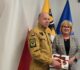 Wicestarosta Beata Gralak przekazała słodki upominek dla złotoryjskich strażaków