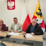 Starosta Rafał&nbsp;Miara podpisał umowę na remont drogi powiatowej. Wartość inwestycji to 1,5 mln zł.