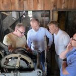 Jarosław Rabczenko z wizytą w Złotoryi. Historia, zabytki i „dusza” kościelnego zegara