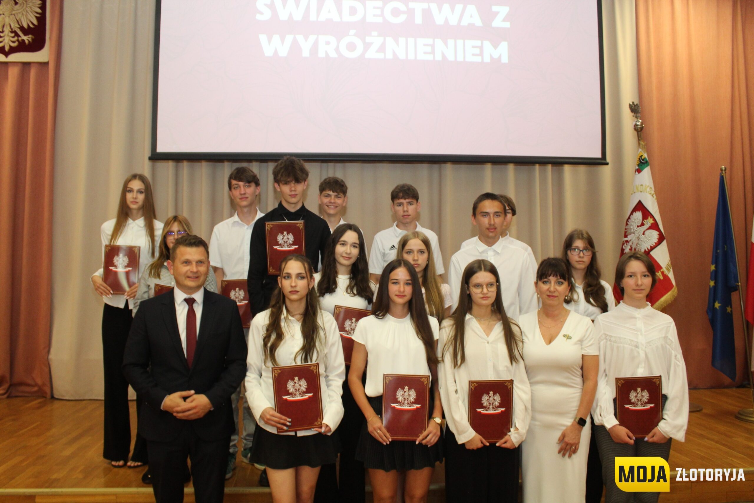 Uczniowie Liceum Ogólnokształcącego w Złotoryi rozpoczęli wakacji