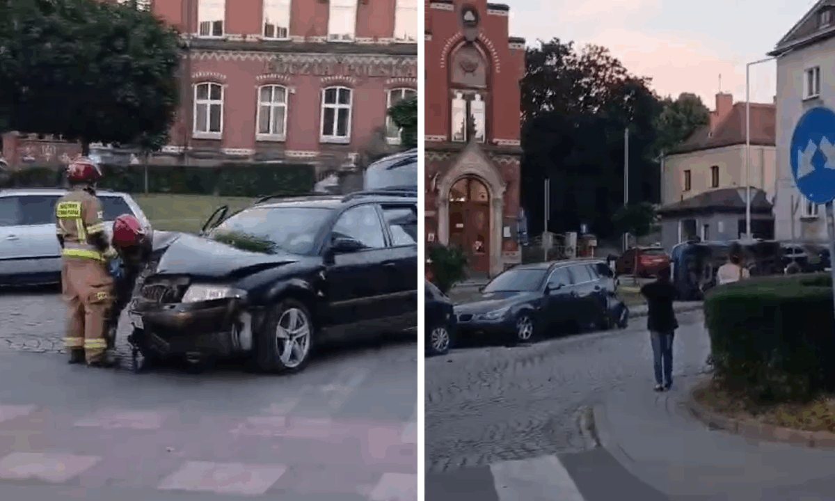 Karambol w Złotoryi przy poczcie. Trzy samochody uszkodzone,  jeden leży na boku.