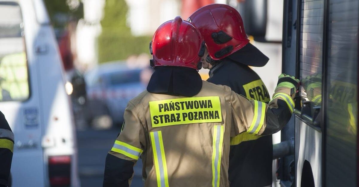 Nad Zalewem: Płonie budynek mieszkalny. Na miejscu straż i policja