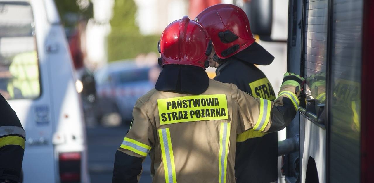 Nad Zalewem: Płonie budynek mieszkalny. Na miejscu straż i policja