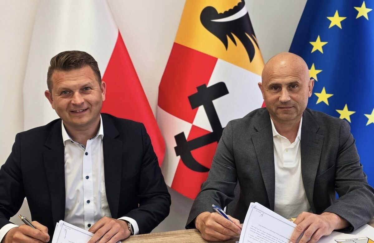 Rafał Miara podpisał umowę na kolejną milionową inwestycję drogową w Powiecie Złotoryjskim