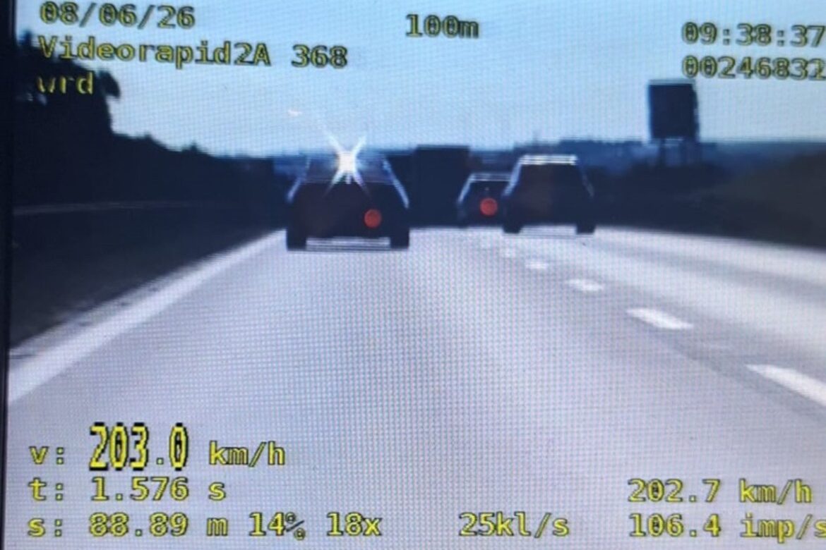 Pędził ponad 200 km/h. Kierowca ukarany w warunkach recydywy drogowej
