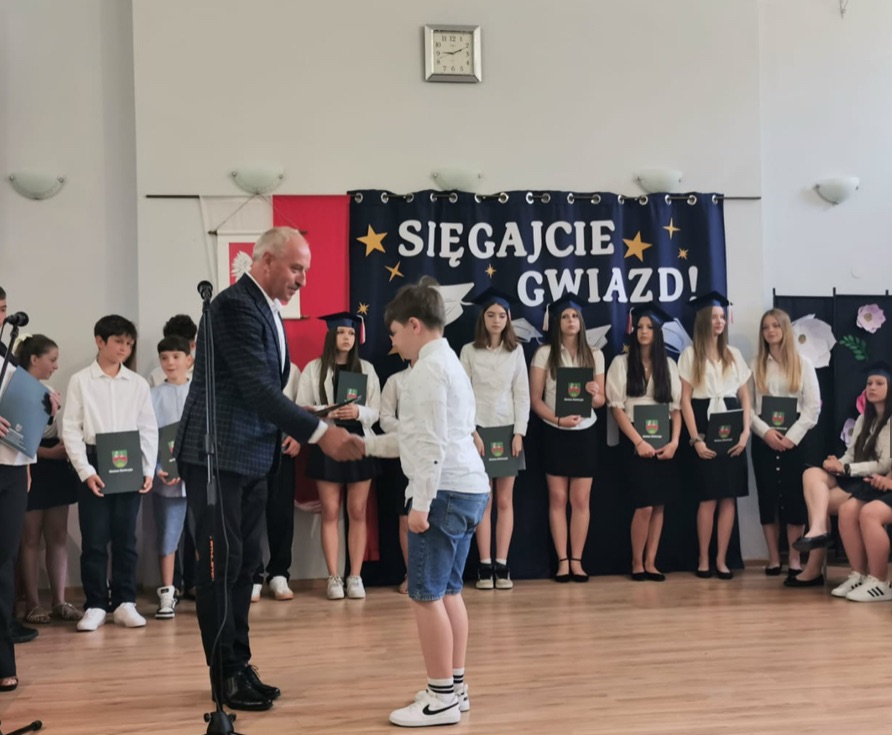 Stypendia dla uczniów Gminy Złotoryja. Nagrodzono najlepszych za naukę i sport