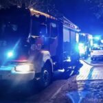 Duże zadymienie w budynku mieszkalnym. Ewakuowano mieszkańców. Na miejscu straż