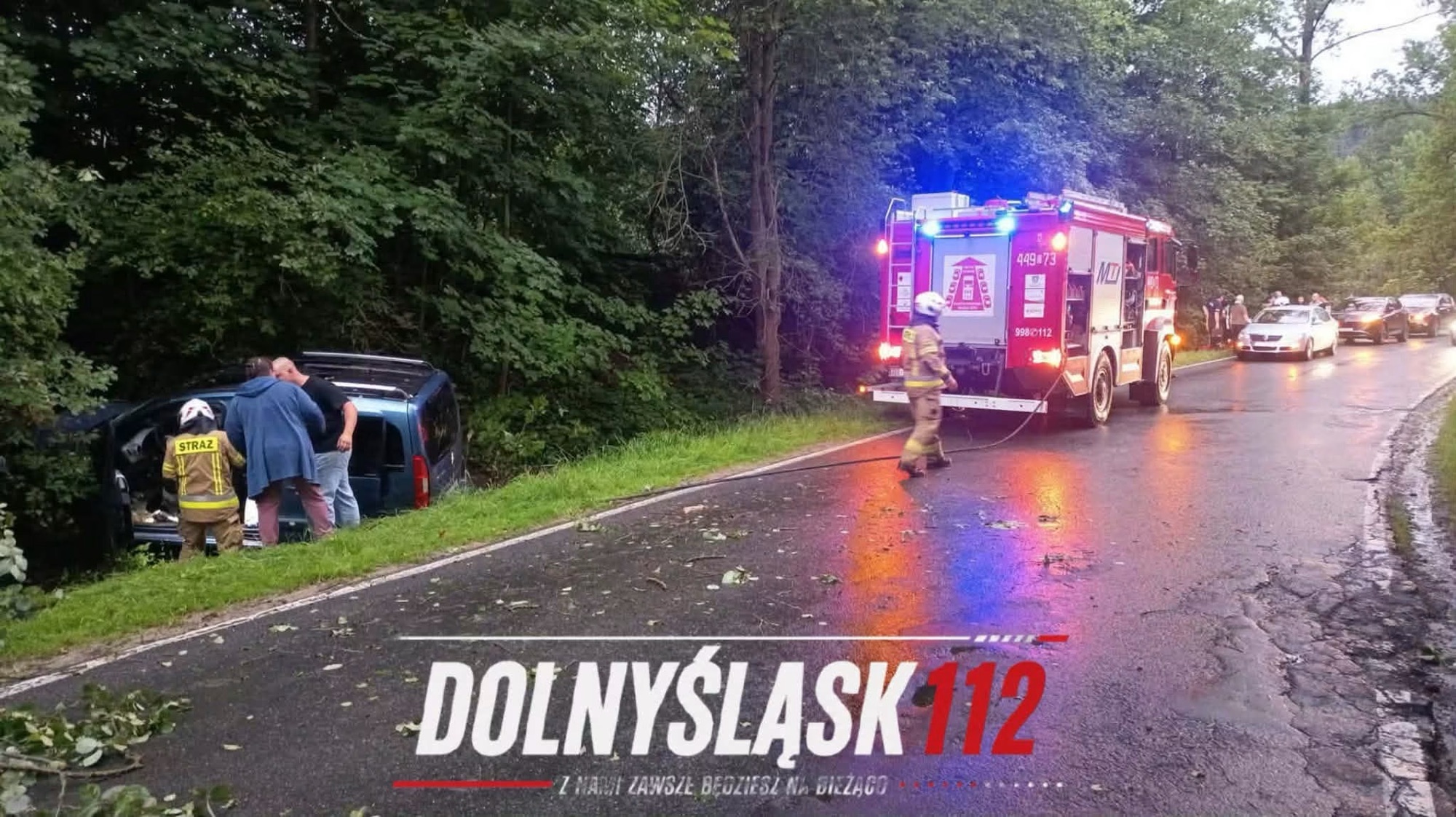 Pijana kierująca uderzyła w drzewo. Wypadek między Kaczorowem a Wojcieszowem
