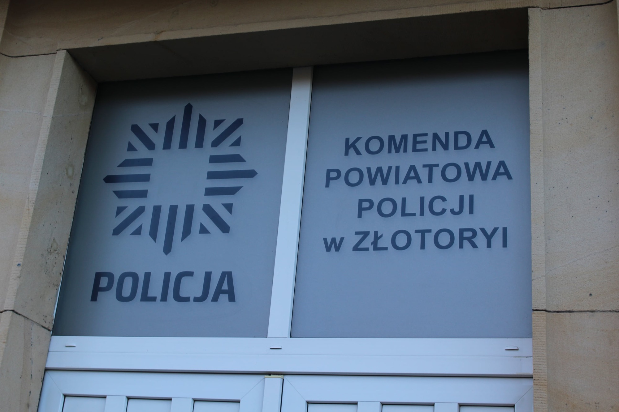 Ze sklepu prosto do więzienia. 23-latek ukradł towar za ponad 1100 złotych, a na jaw wyszły kolejne przewinienia