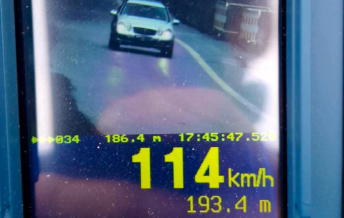 66 przekroczeń prędkości i zatrzymane prawo jazdy. Jeden z kierowców pędził 114 km/h w miejscu, gdzie obowiązywało 40 km/h
