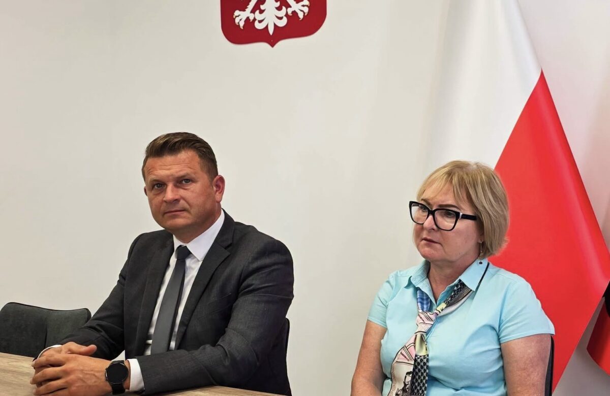 Starosta Rafał Miara zwołał posiedzenie Powiatowego Zespołu Zarządzania Kryzysowego. Chodzi o pożar w Wilkowie