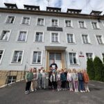 Komenda bez tajemnic! Przedszkolaki odwiedziły złotoryjskich policjantów i uczyły się, jak bezpiecznie dotrzeć do szkołyK