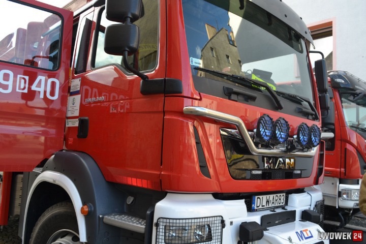Pożar na terenie strefy ekonomicznej w Złotoryi. Ewakuowano około 100 osób