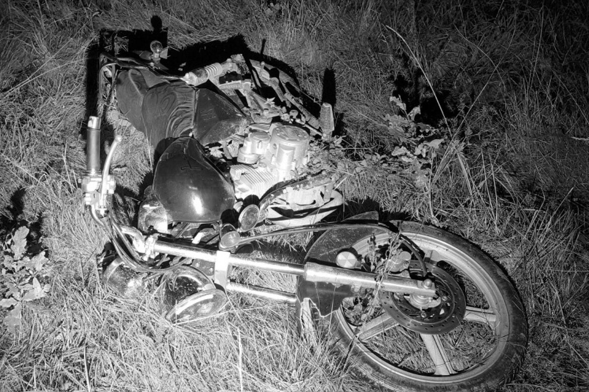 Nie zatrzymał się do kontroli. Uciekał motocyklem, a potem pieszo. Powód szybko wyszedł na jaw