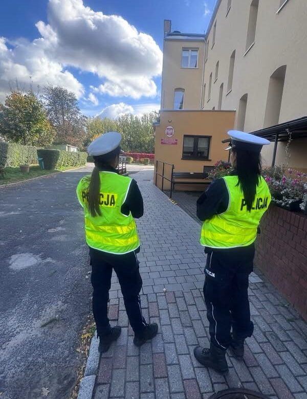 Policjanci patrolują okolice szkół w powiecie złotoryjskim